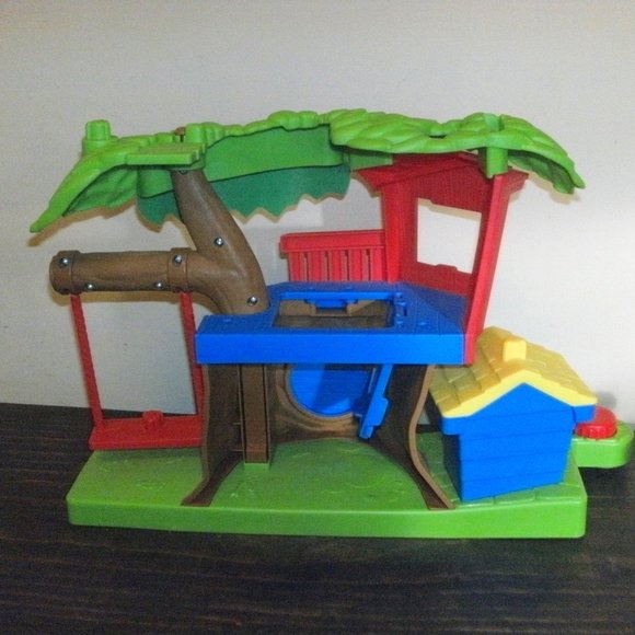 Fisher Price Little People Swing & Share Treehouse Musical Playset + 4 Figures - Picture 3 of 5